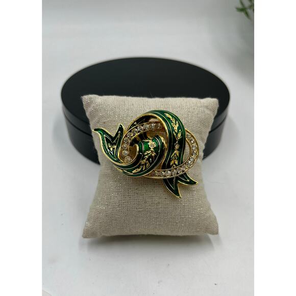 Joan Rivers Signed Vintage Gold Tone Green Enamel Rhinestone Ribbon Brooch - Picture 2 of 9